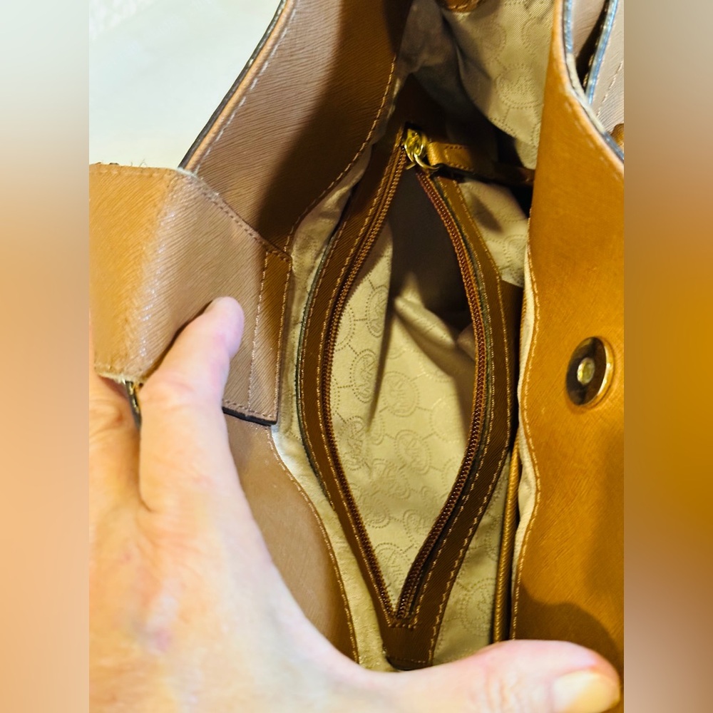 Micheal Kors Hamilton Brown Leather HandBag bundles with Mk bracelet. - Picture 10 of 13